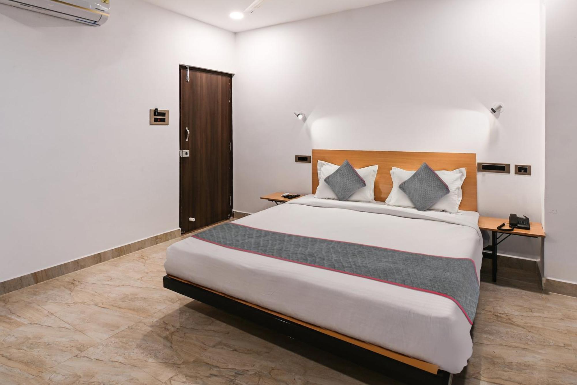 Super Townhouse De Alphabet Karmanghat Hyderabad Exterior foto